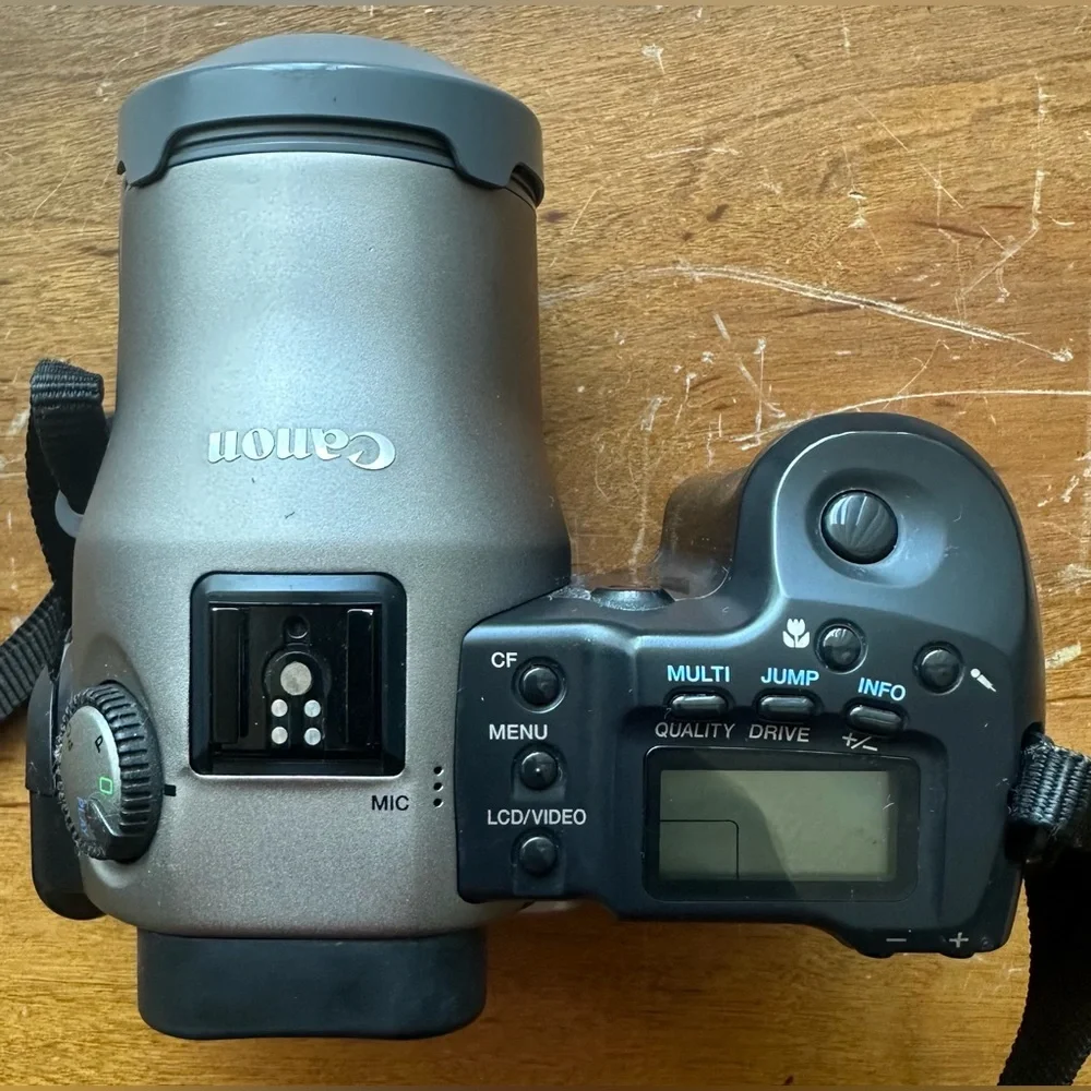 Vintage Canon PowerShot Pro70 CCD Digital Bridge Camera 6-15mm Zoom Lens Japan